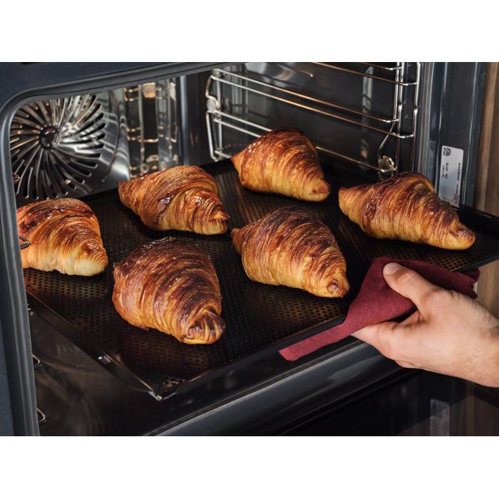 Easy2Clean Perforated Pastry Tray