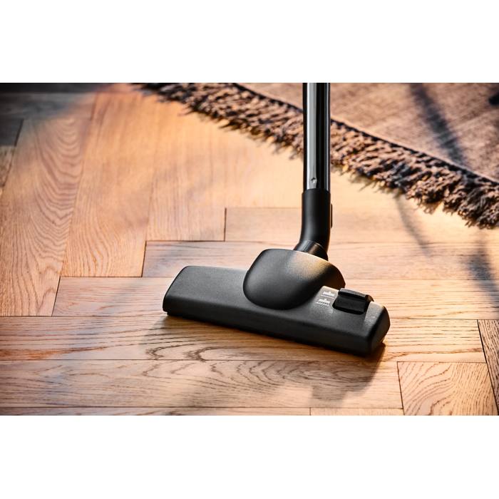 Floor nozzle with wheels